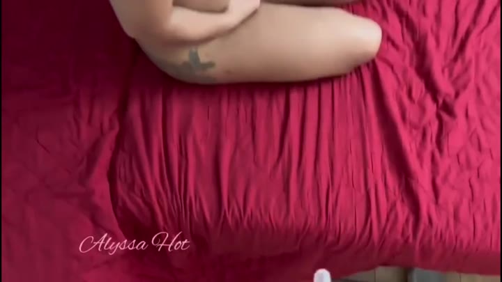 Alyssa-Hot – UNCUT Auaa – Zu groß für Doggy