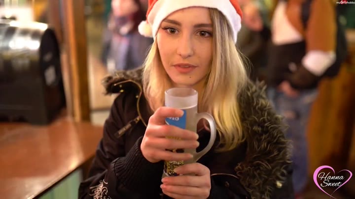 Hanna-Sweet – Public Piss auf dem Weihnachtsmarkt