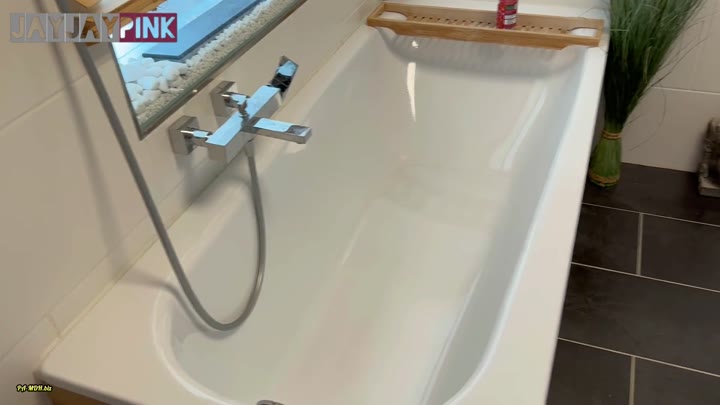 JayJayPink – OMG – MEIN ERSTER USERDREH – PISS CHALLENGE