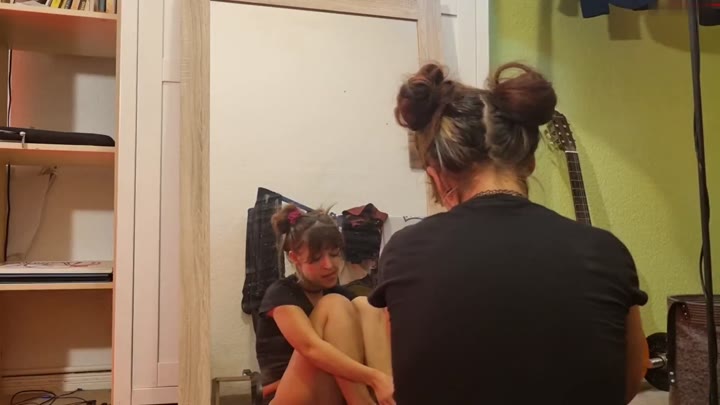 LinaWinter – Im FREMDEN SCHLAFZIMMER – Mir wurde der Kopf verdreht