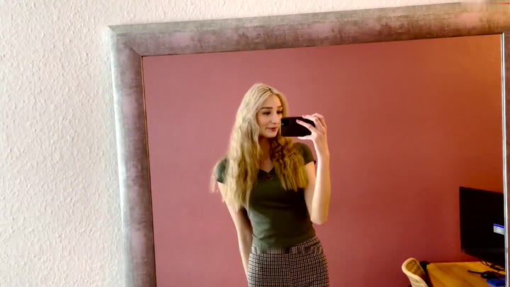 LolaLohse – Du darfst entscheiden – Was soll mein erstes Dessous sein