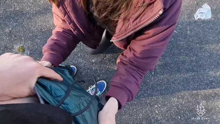 Anne-Eden – UNCUT – Spermastau auf der Straße umblasen