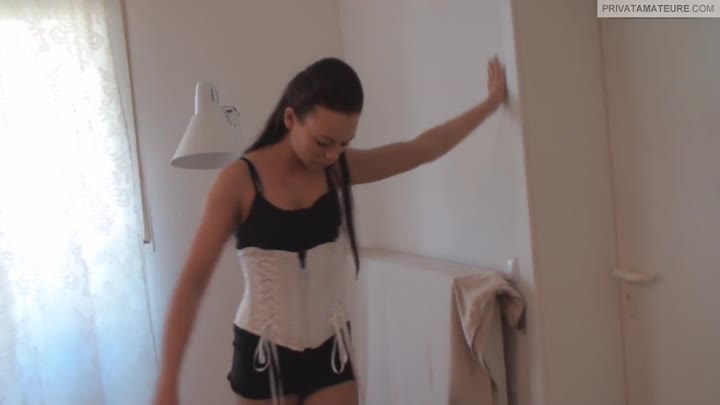 Secret-Bella – Sexy Strip als Wichsvorlage!