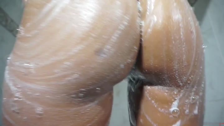 ClaaryCherry – Pussy Spaß in der Dusche