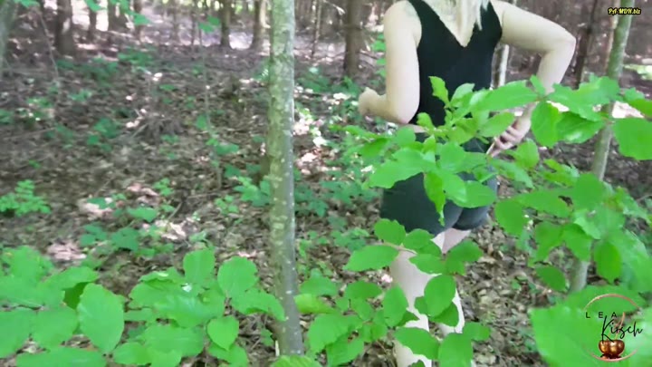 Lea_Kirsch – Spontaner PUBLIC Blowjob an der Bushaltestelle dank Ticket