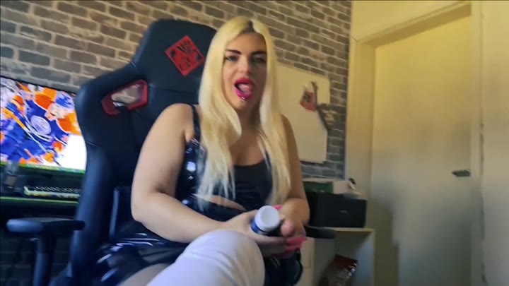 MariellaSun – Die Büroschlampe