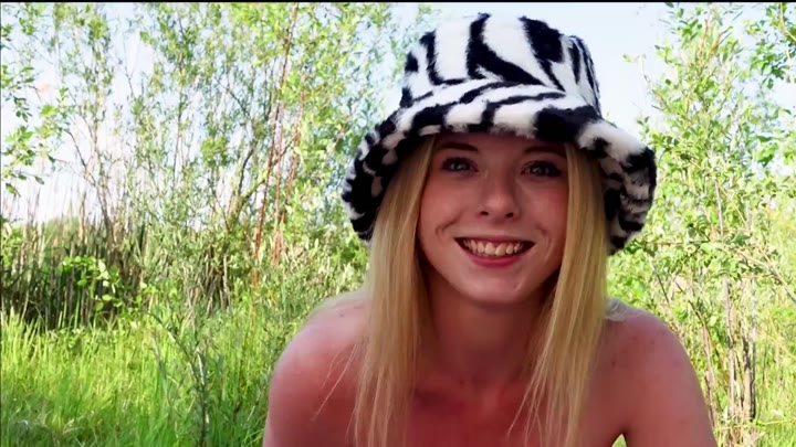 Mia_Adler – FKK-FREIFICKFOTZE – Hobbyhure am FKK Strand saftet jeden ab und alle können es sehen