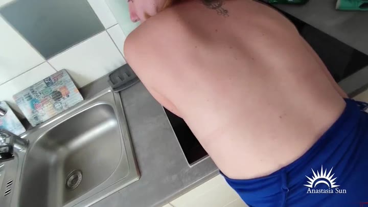 Anastasia-Sun – Für Schnellfick meine Hose zerrissen