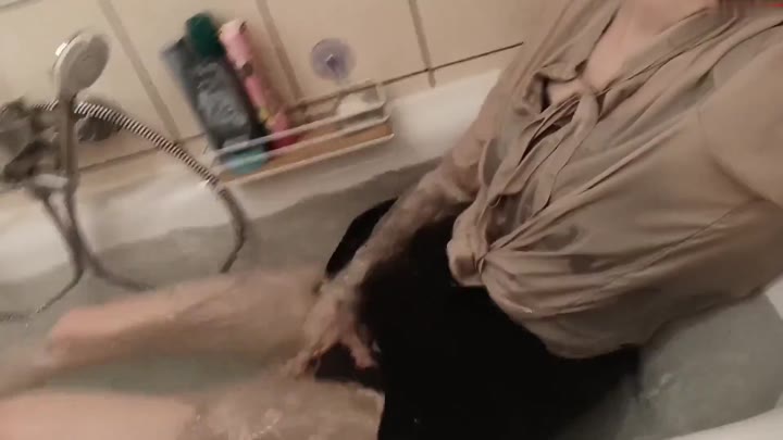 Elli_Young – Ich fass es nicht – Mein erster golden shower