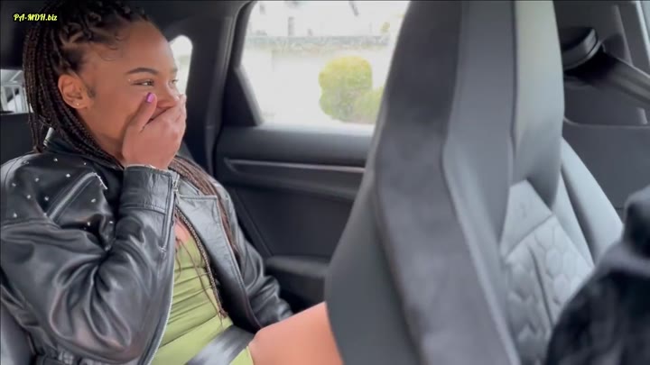 Flora_Farrell – OMG – Auto gestoppt und schön abgewichst