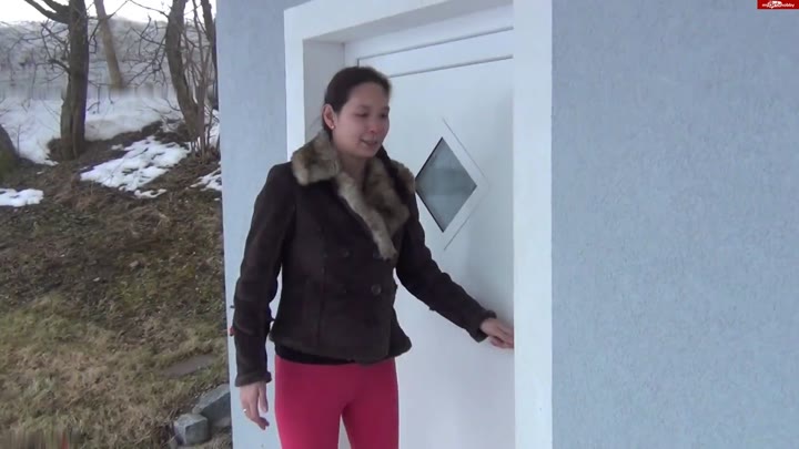 LisaHexxx – Ausgesperrt und in die Hose gemacht