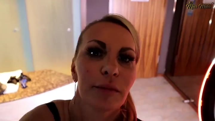 Miss_Mila – Arschfotzen Aufriss mit dem Giganten Schwanz