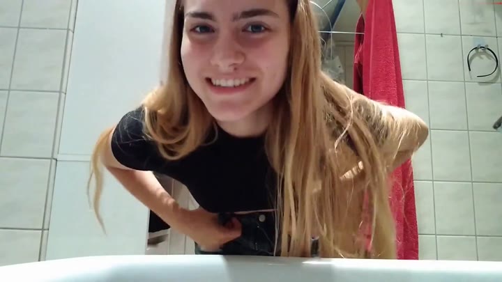 RubyRubin – Endlich in einen Meßbecher gepinkelt