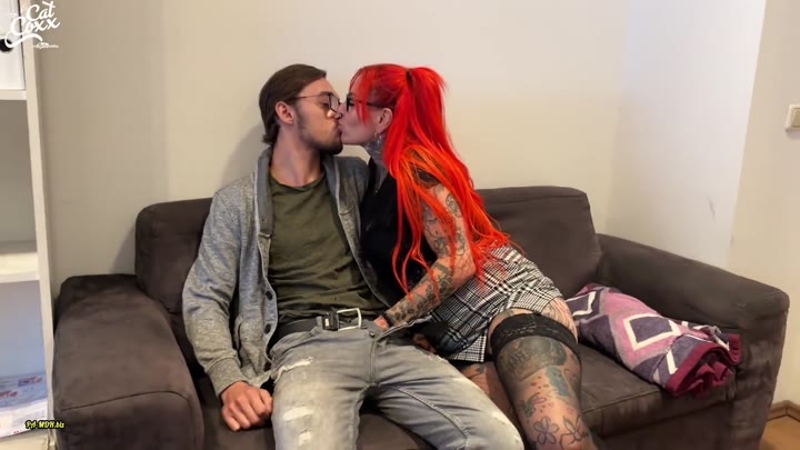 Cat-Coxx – Perverse Abteilungsleiterin Gerade 18-Jahre und dann das… Praktikant Jonny überfordert