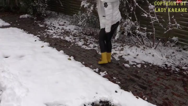 LadyKarame – Meine Gummistiefel müssen glänzen, also leck was du kannst