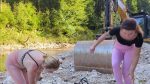 Mia_Adler – PISS BATTLE – Public Piss bei Wanderhütte inkl. Eisbad