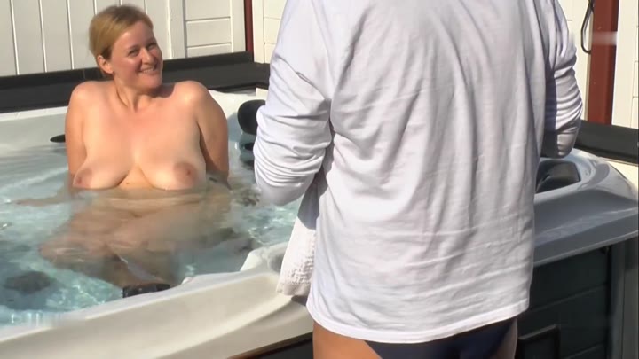 Sexy-Leni – Mit dem Bademeister am Whirlpool gefickt