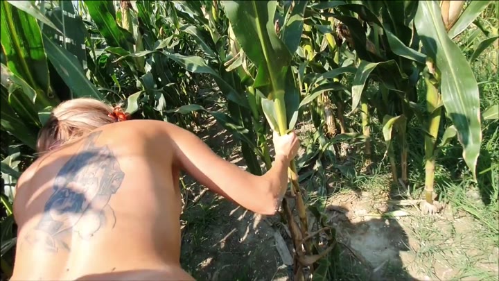 Lara_Bergmann – Best of Doggystyle mit Cumshoot – Outdoor