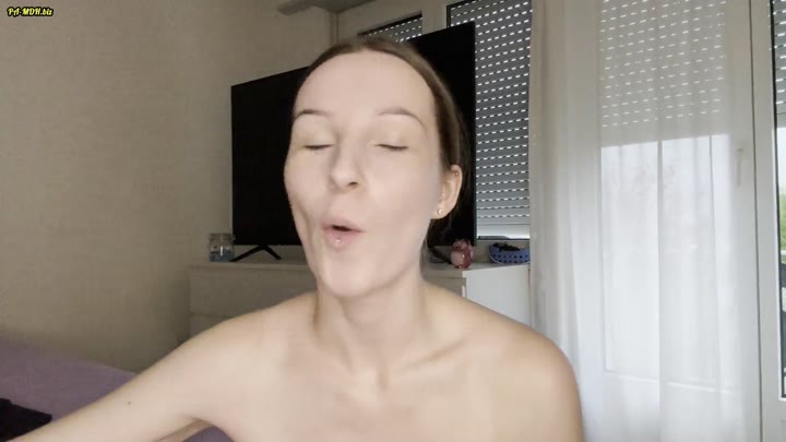 Lu_Lux – Das darf meine Familie NIE sehen – Gerade 18 und schon Pussy gezeigt