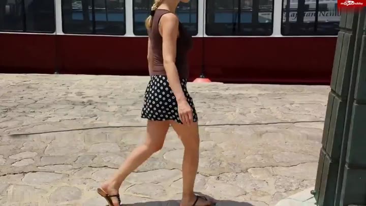 MISSMIA – GEILER PUBLIC PISS AM HAFEN