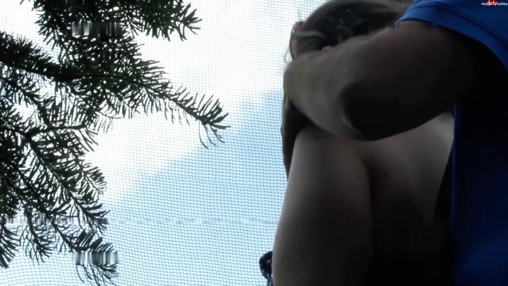 Sexy-Leni – Nackt im Garten durchgefickt