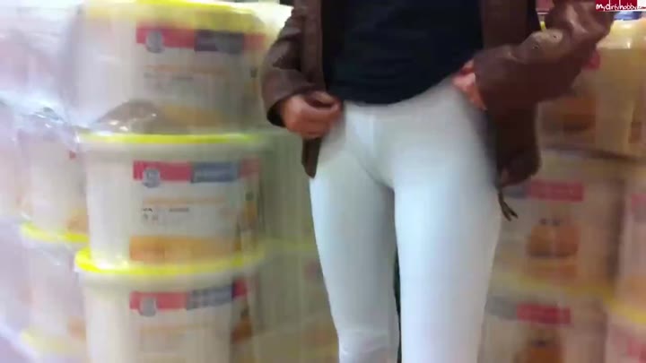 Sweet–Anna – Cameltoe.. Mit meiner weißen Leggins im Baumarkt