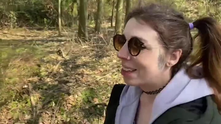 Amelie_Green – Ich kann es nicht mehr halten – Mein erstes mal outdoor pinkeln