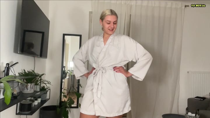 Armanda_Goldstein – Schritt in die richtige Richtung – Ich zeige mich in Unterwäsche