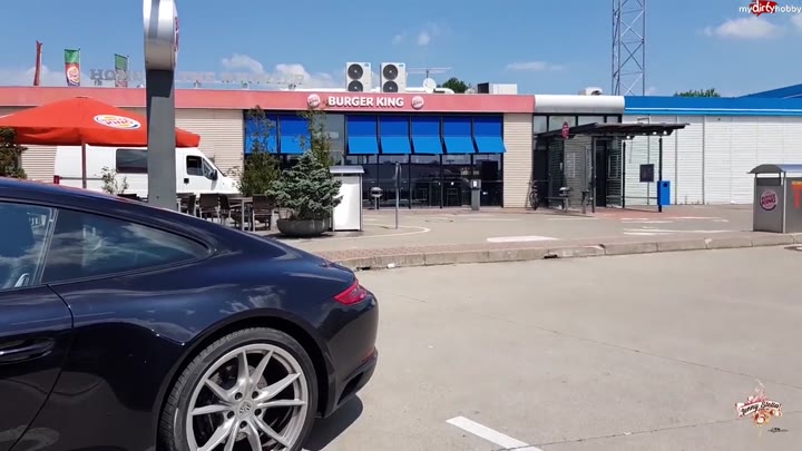 Jenny_Stella – Direkt vor Burger-King – Der mega Monster public Piss – Gleich 3x Public