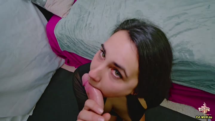 Jenny_Stella – Perverse Teenie-Schlampe schluckt alles