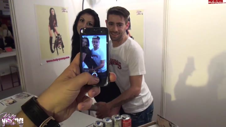 katy-young – Vom Fan LIVE auf der Venus abgefingert