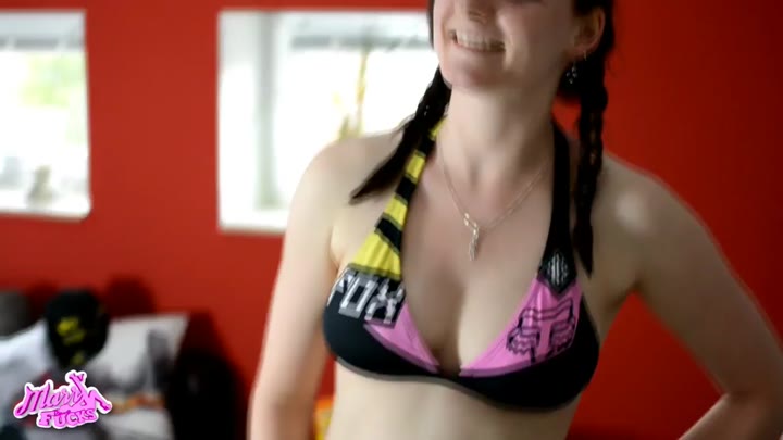 MarryFox – Im Freibad abgeschleppt – Mega Dreist