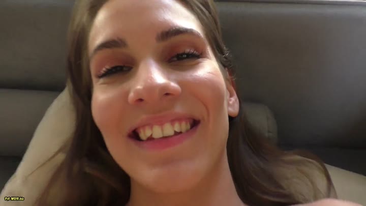 Teendreams – Lili – Perfekte Stellung, um ihre Perle zu massieren