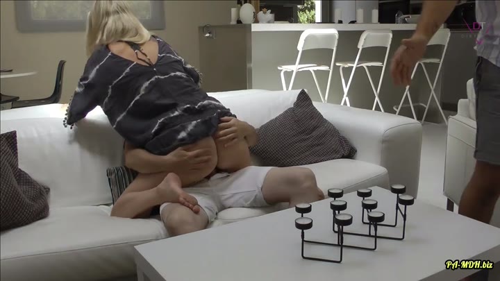 Dirty-Tina – Er schaut Fußball – Ich ficke seinen Kumpel