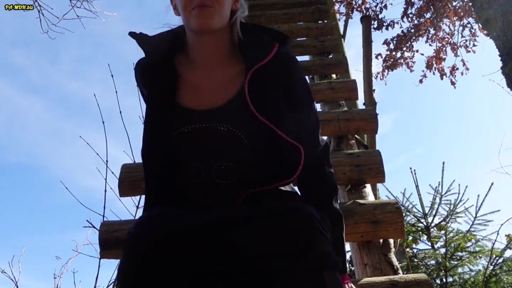 Lea_Kirsch – Was hab ich getan – Mein 1. Outdoor-Piss