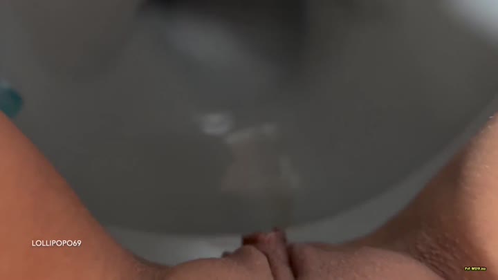 Lollipopo69 – ASMR Pissgeraeusche XXL Version Hoere mir beim spritzen zu