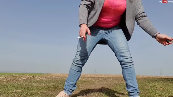 Studentin-Aneta – Erster Outdoor-Piss 2021