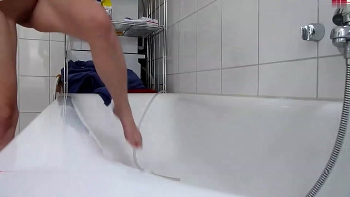 ViktoriaGoo – Pissbrunnen auf der Arbeit