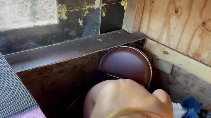 RosaMiller – Outdoor im JÄGERHOCHSITZ – Heimlich auf Försters Kissen masturbiert