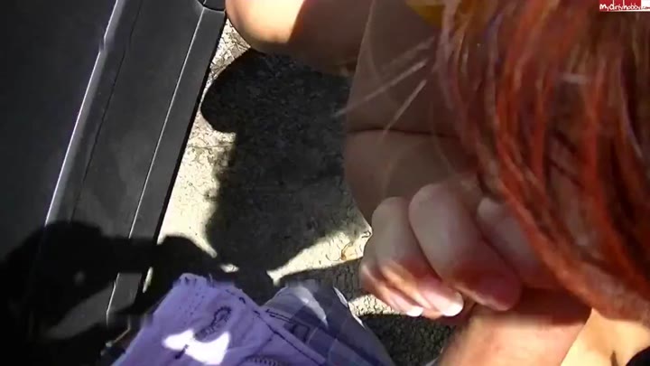 SlutMachine – Public Spermaschlucken