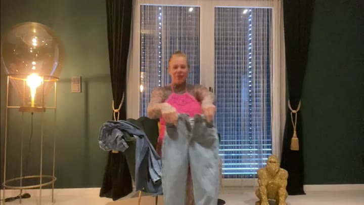SteffiBlond – CURVY pregnant STEFFI – Stopft sich in fickjeans – Und 30 Prozent mehr Steffi Volumen