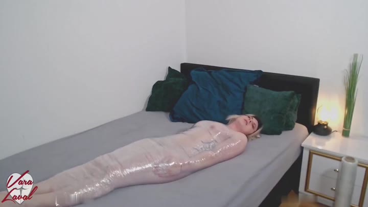 VaraLaval – TS TIGHT Folien Bondage Orgasmus