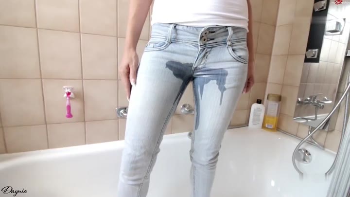 Daynia – Der uncut XXL Jeans – Wet T-Shirt Piss Contest