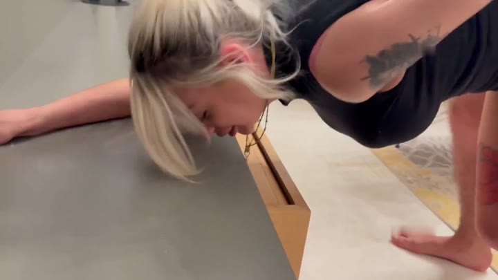 KristinaBauer – Beim Solo Videodreh wurde ich überrascht