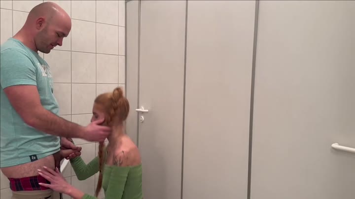 Lessia-Mia – TOILETTEN SPANNER – Verfickte Aktion – Ich musste meine Fotze hinhalten