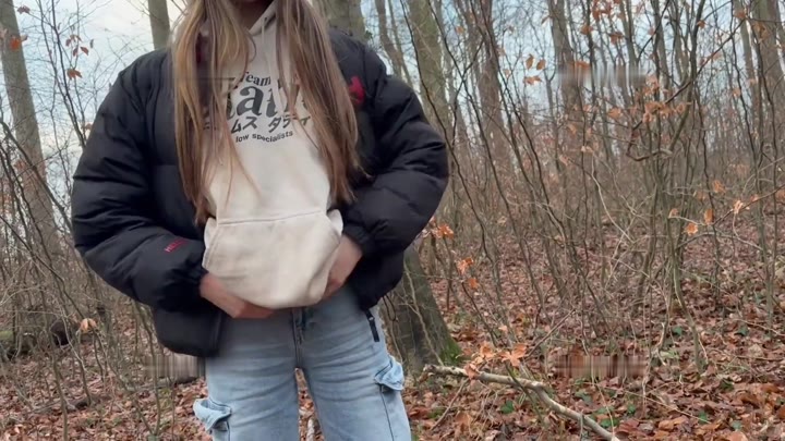 Luna_Lou – RIESEN Ladung geschluckt – Teenie kostet das erste Mal seine Sahne