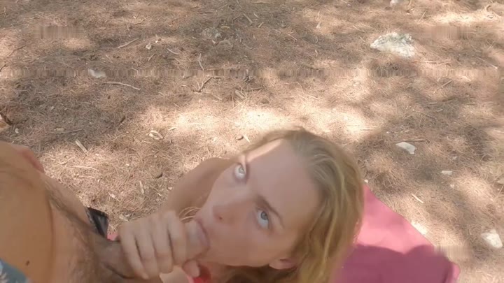 Amelie-Lei – Date Blowjob – Das hält er nicht lange aus – Outdoor