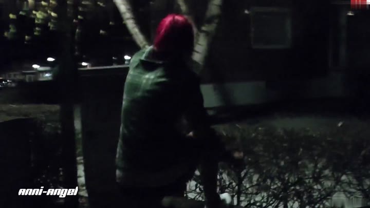 Anni-Angel – Dummer Fotze vors Fenster gepisst