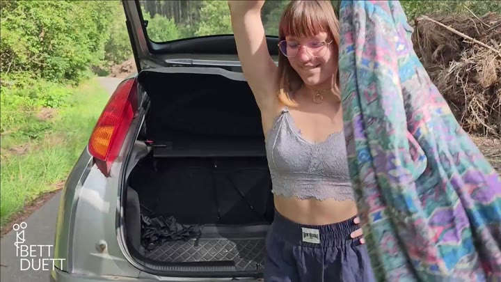 BettDuett – Outdoor Solo Show im Kofferraum