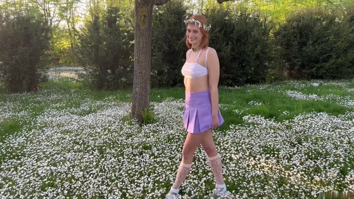 D0llydyson – Outdoor Blumen mit Pisse gegossen